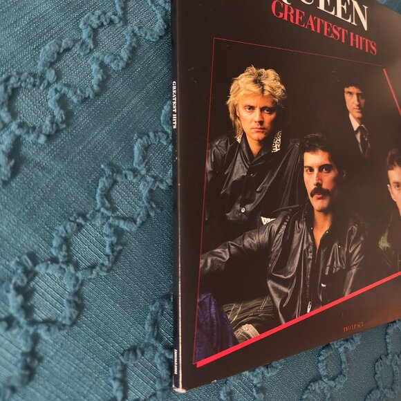 Queen Greatest Hits Vinyl Record - Picture 3 of 9